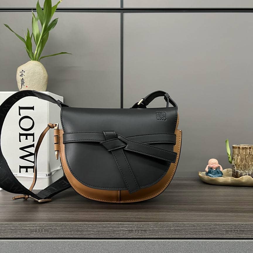 0010-Gate Saddle Bag